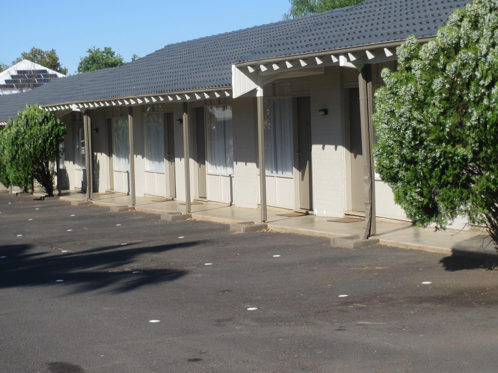 Coachman Hotel Motel Parkes Exterior photo