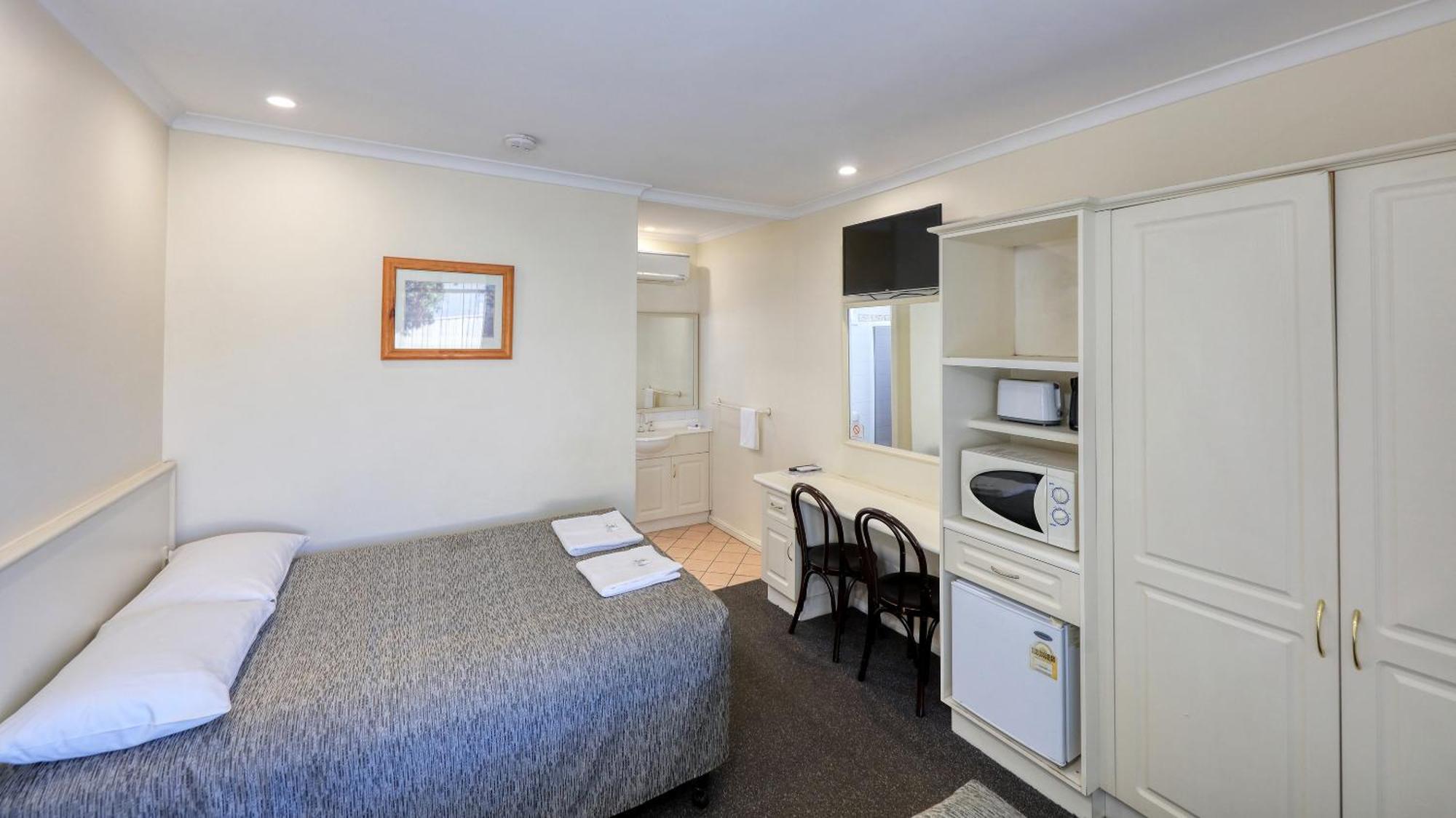Coachman Hotel Motel Parkes Exterior photo